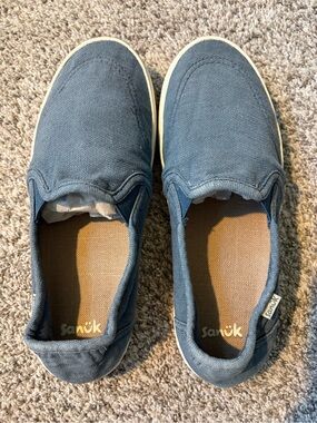 Sanuk Women’s Slip-On Canvas shoe